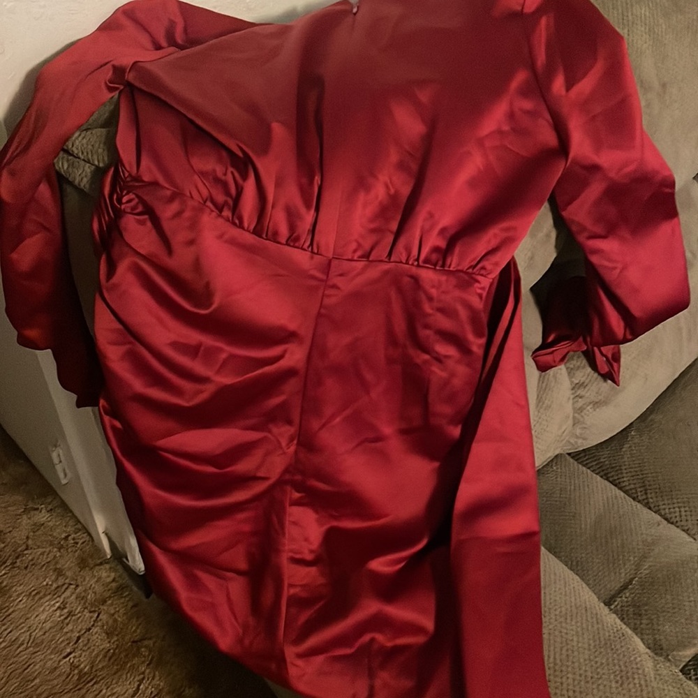 Maroon - Picture 3 of 3